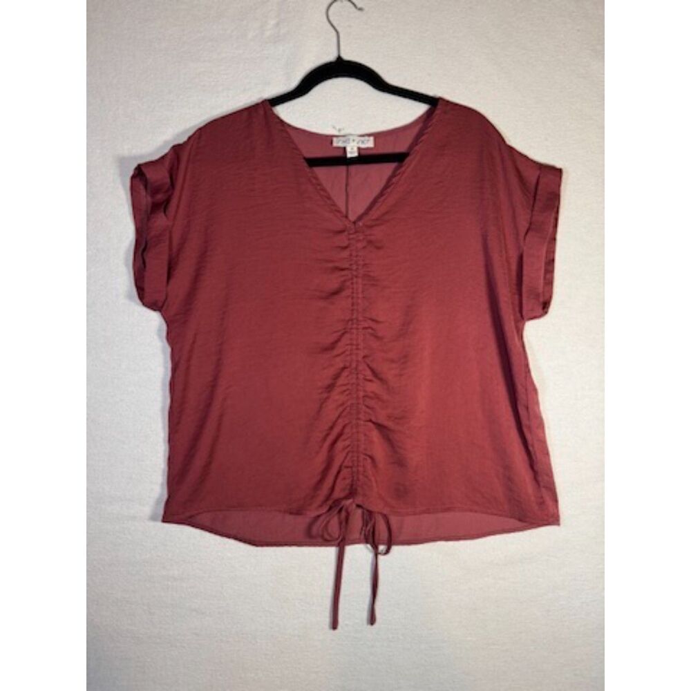 She + Sky Ruched V-Neck Mauve-Burgundy Short Sleeve Top Womens Size‎ Medium
